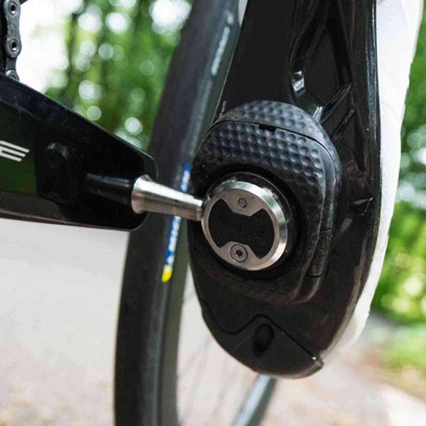 Road bike Pedals and cleats SPD from Shimano Look Keo Favero Assioma and long lusting cleats  for road cycling shoes